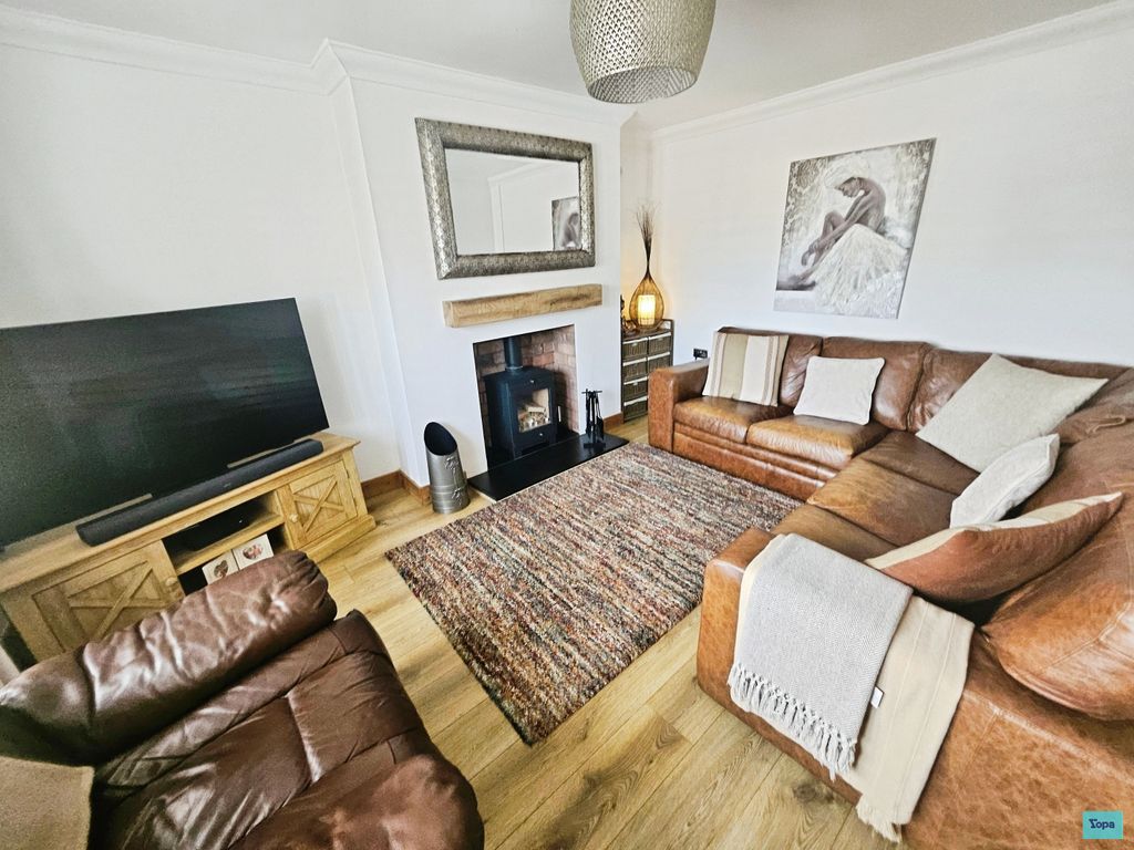 Property photo 3 of 24 Lounge