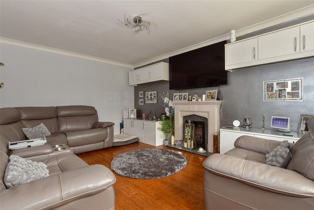 Property photo 2 of 21 Lounge