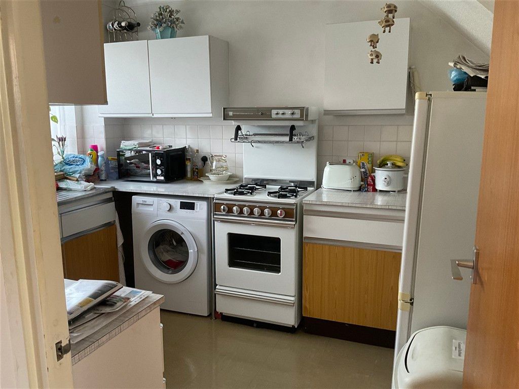Property photo 2 of 7 Kitchen