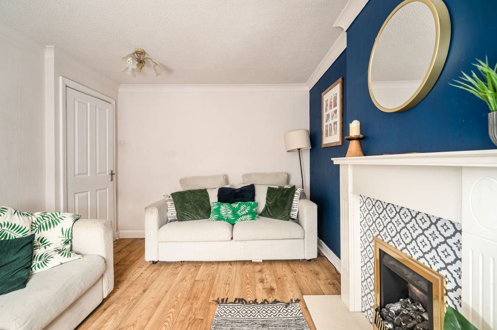 Property photo 3 of 28