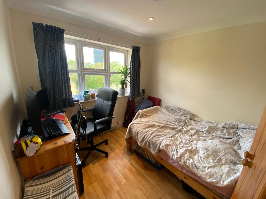 Property photo 3 of 5