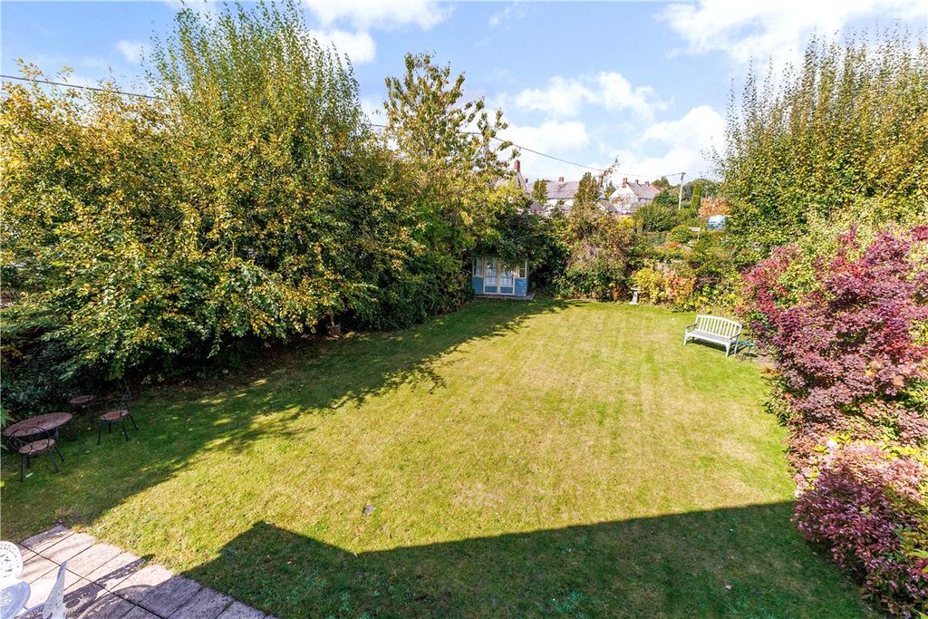 Property photo 3 of 21 Garden