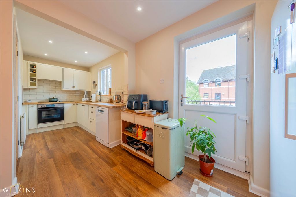 Property photo 3 of 34 Picture No. 16