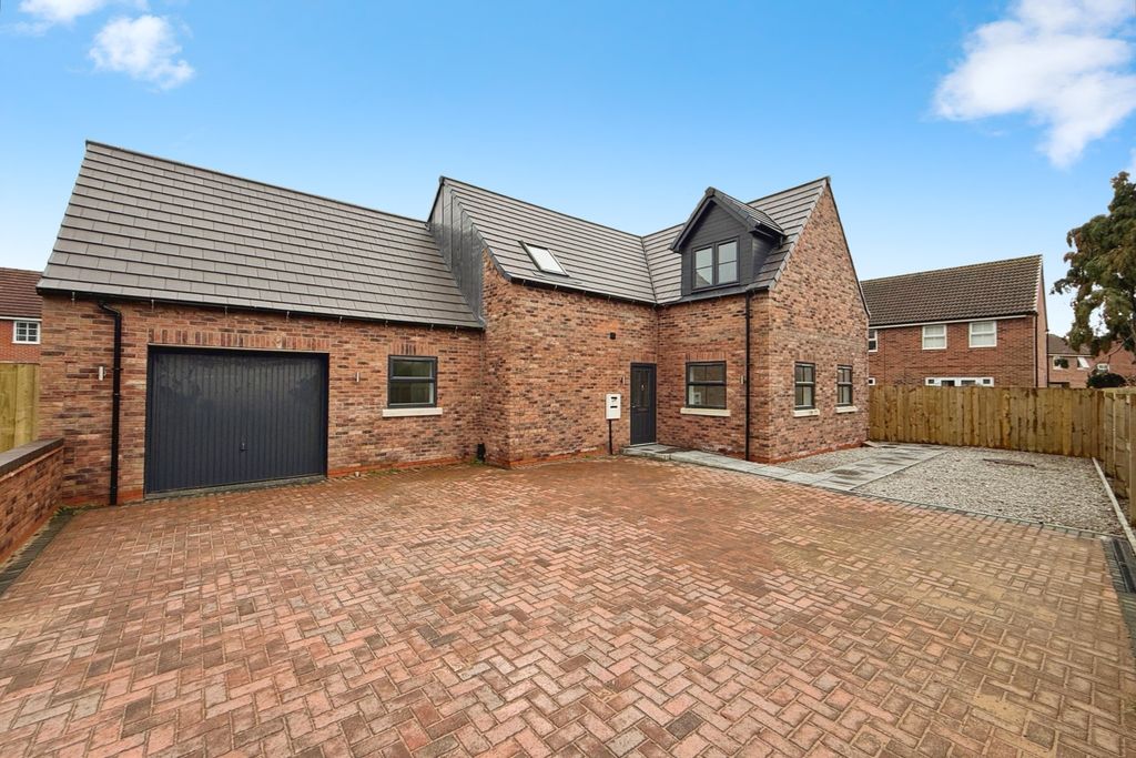 Property photo 1 of 10 4831171