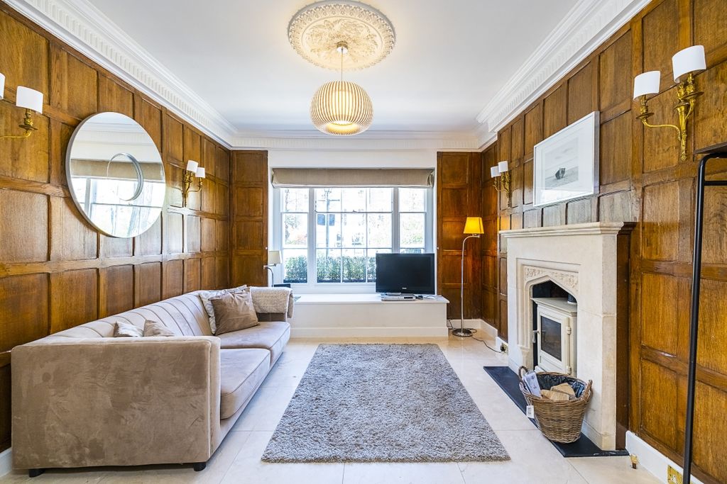 Property photo 3 of 13 Flat-2-56-Brompto...