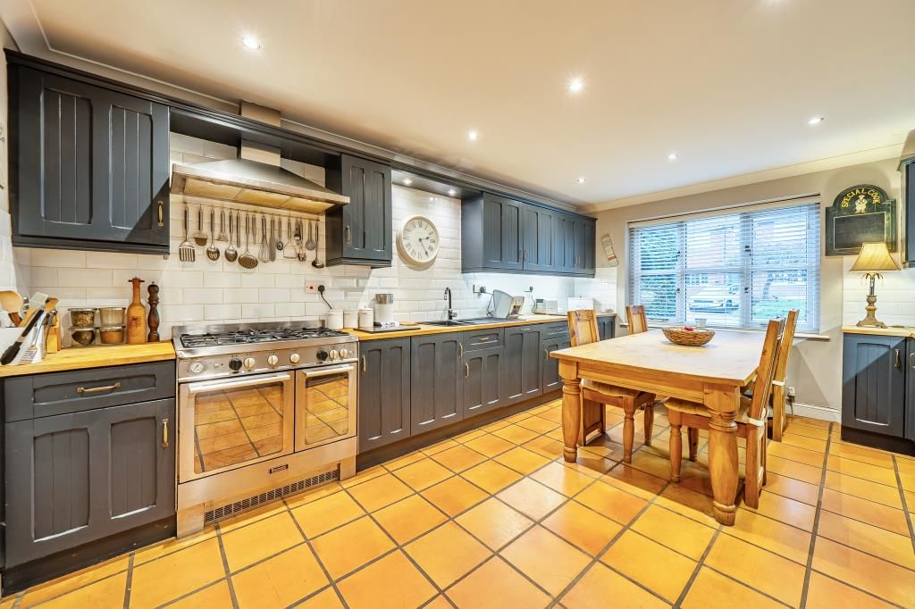 Property photo 2 of 23 Kitchen