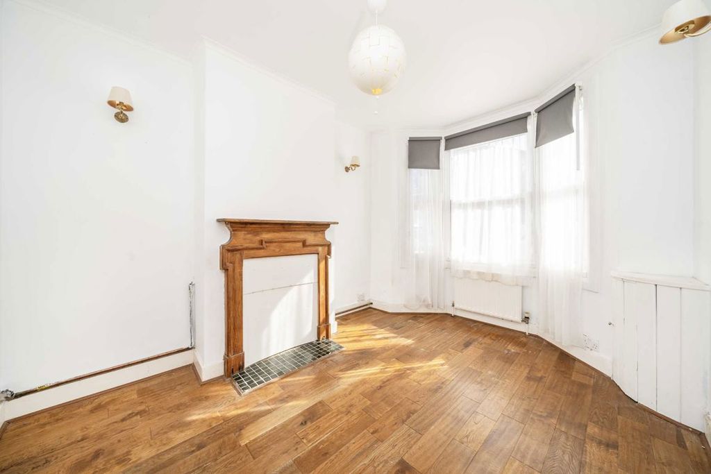 Property photo 2 of 8