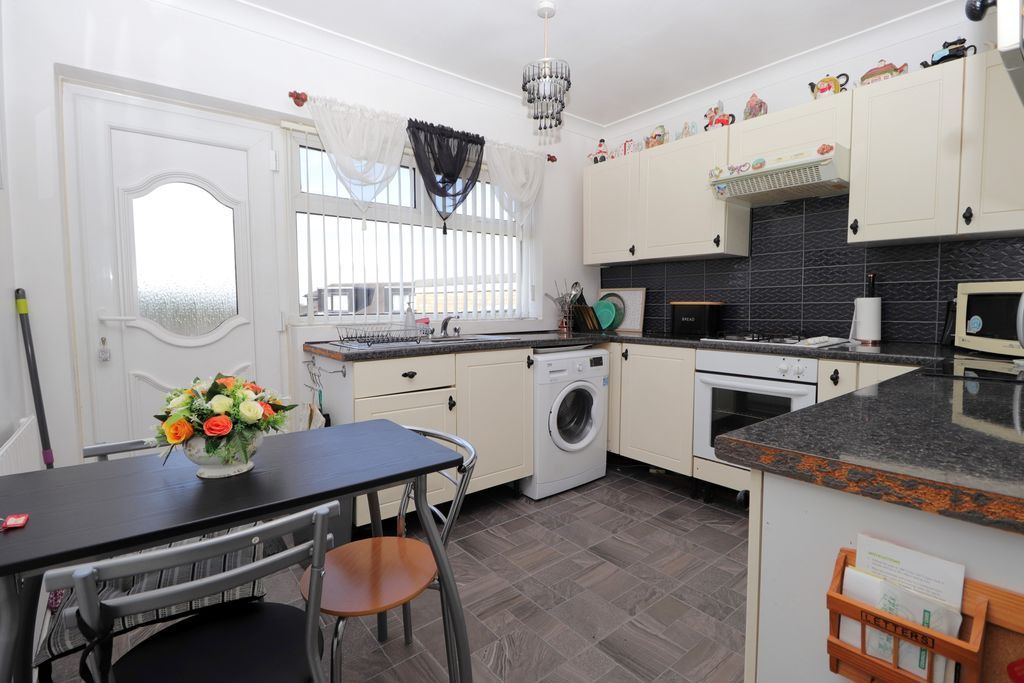 Property photo 3 of 25 Breakfast Kitchen