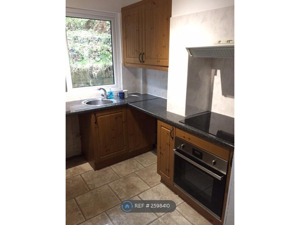 Property photo 3 of 12 Kitchen