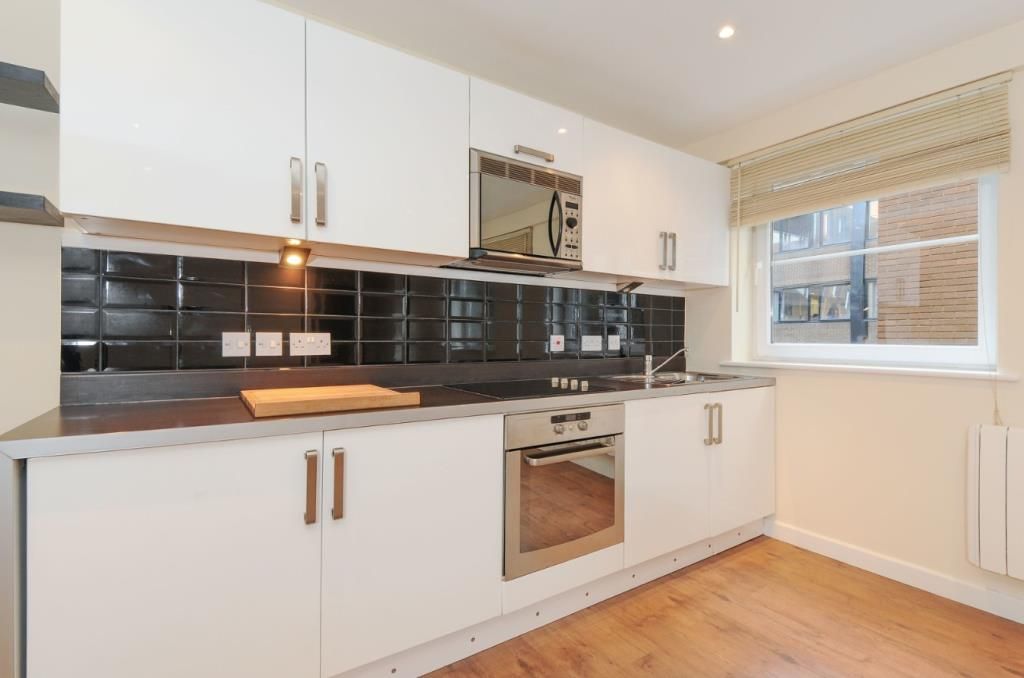 Property photo 3 of 9 Kitchen