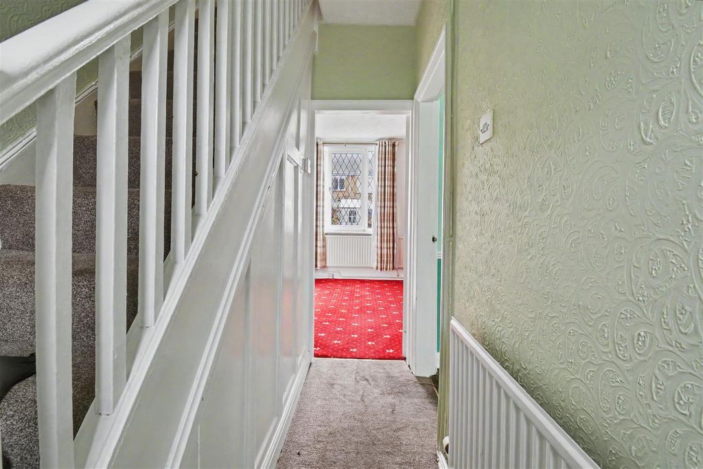 Property photo 2 of 12 Hallway