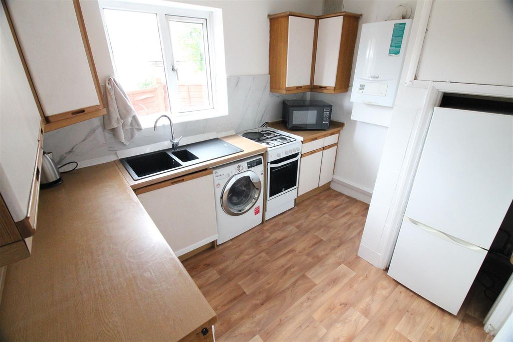 Property photo 1 of 9 Kitchen