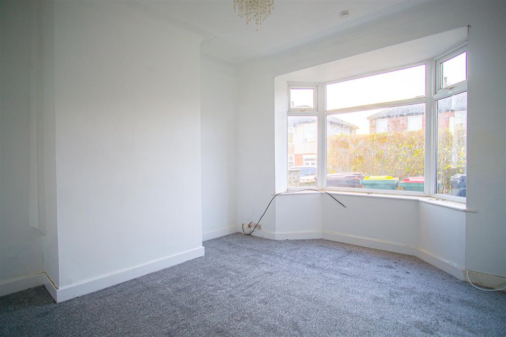 Property photo 2 of 8 Reception