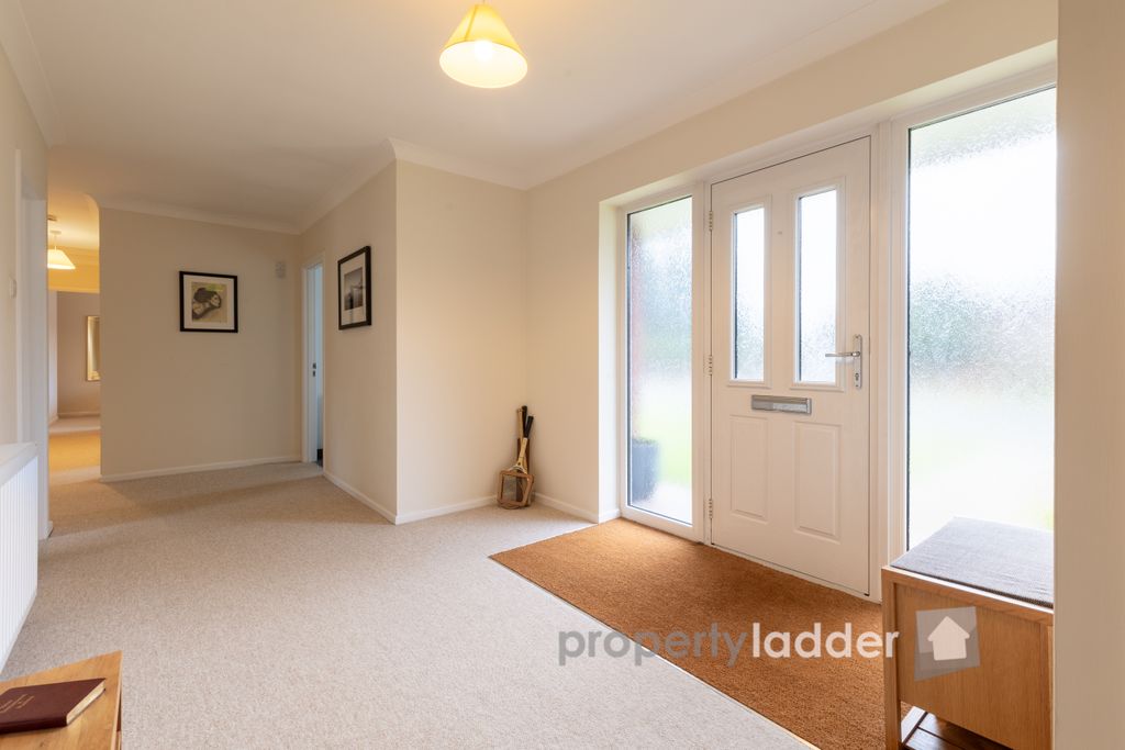 Property photo 3 of 25 7 Carrs Hill Close - Pl-12