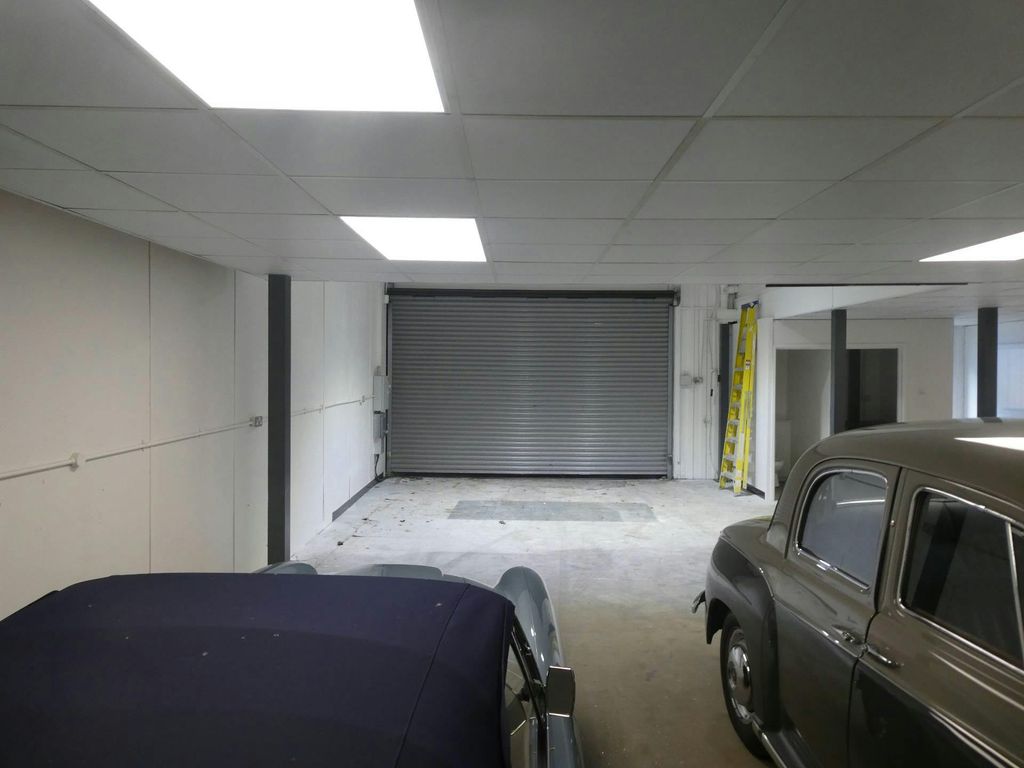 Property photo 2 of 8 Iinternal Small 2.Jpg