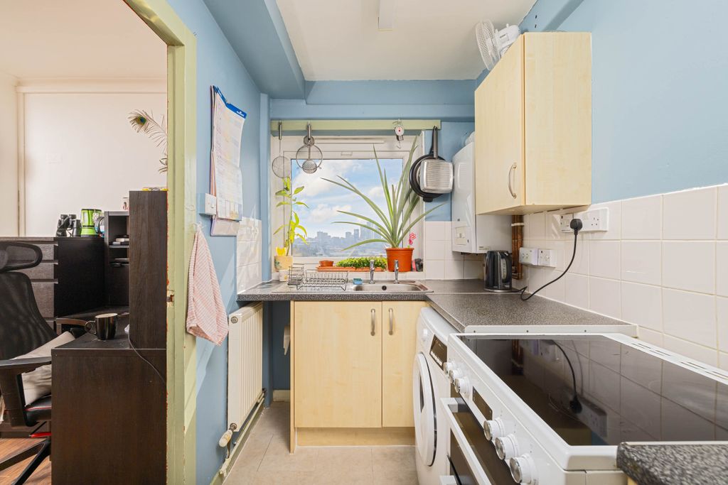 Property photo 3 of 19 Kitchen