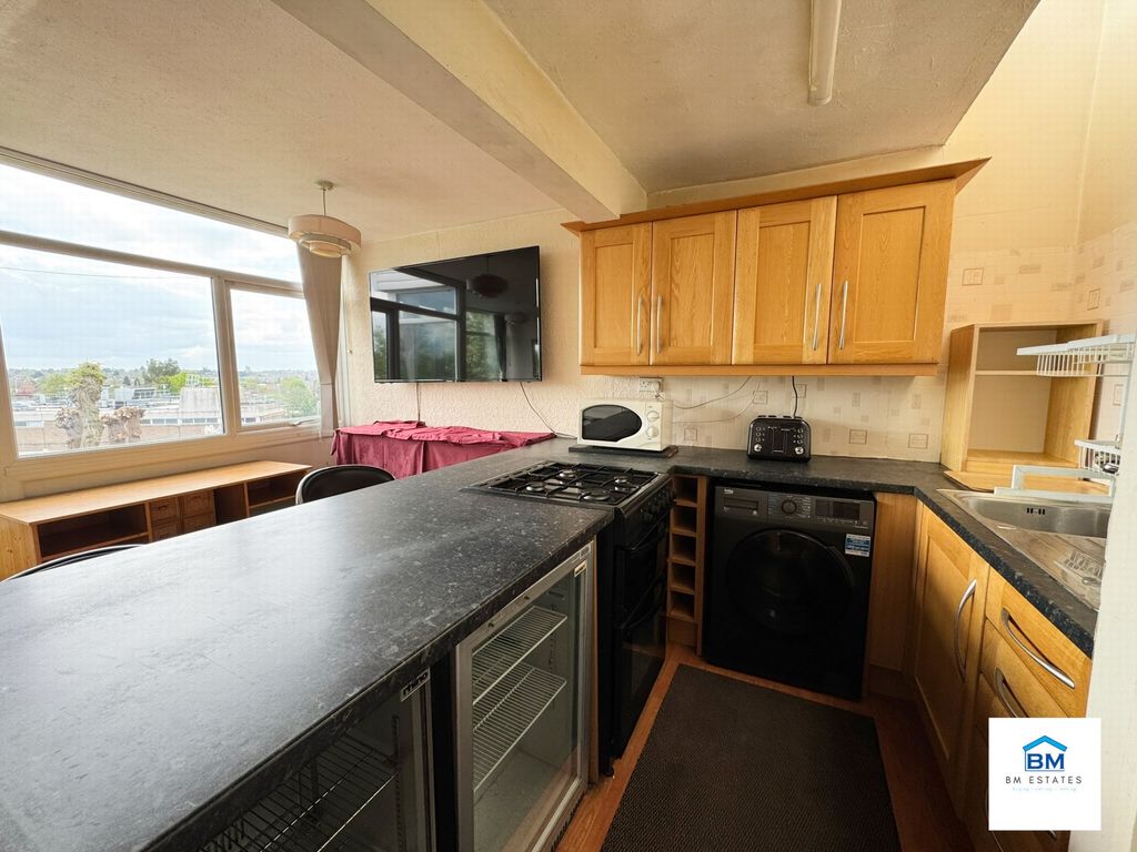 Property photo 3 of 5 Kitchen
