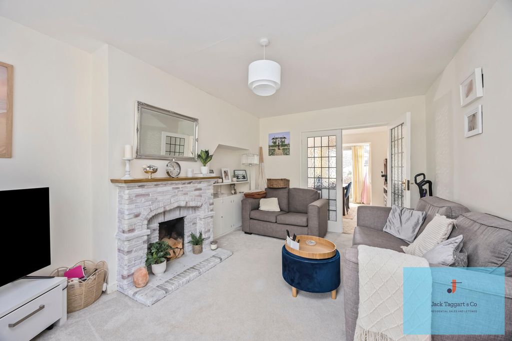 Property photo 2 of 18 Living Room