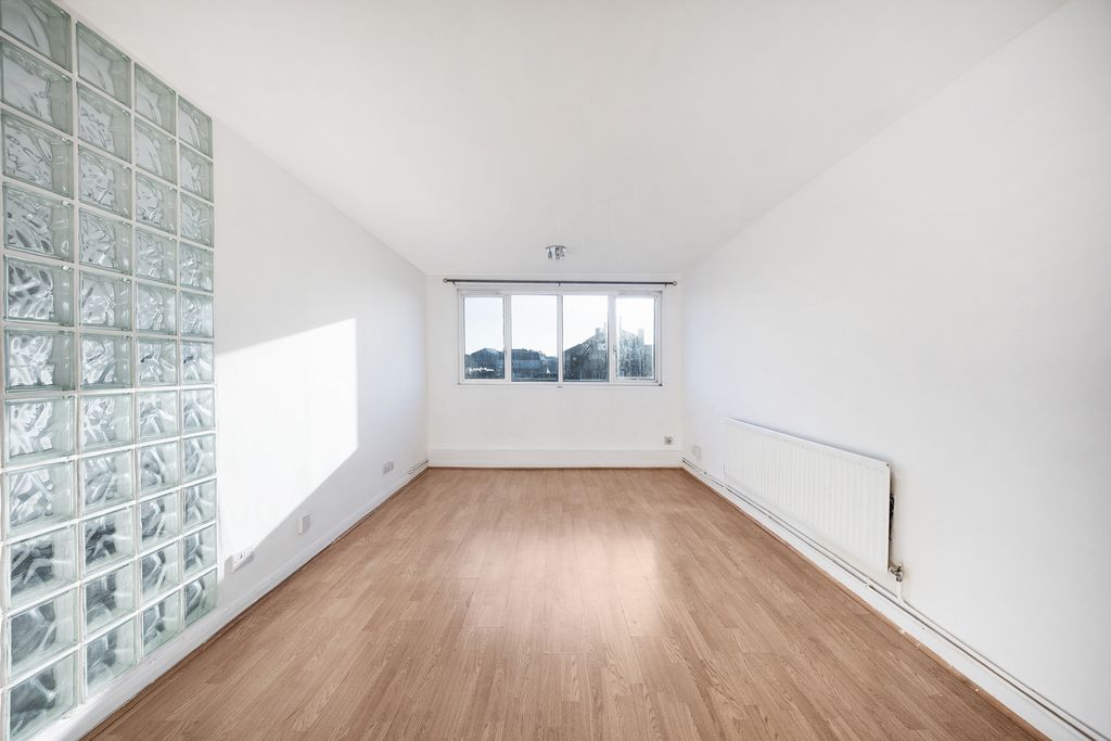 Property photo 3 of 16 Reception