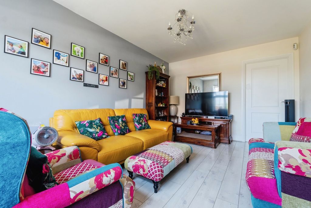 Property photo 3 of 19 Pbox-Img.Jpg