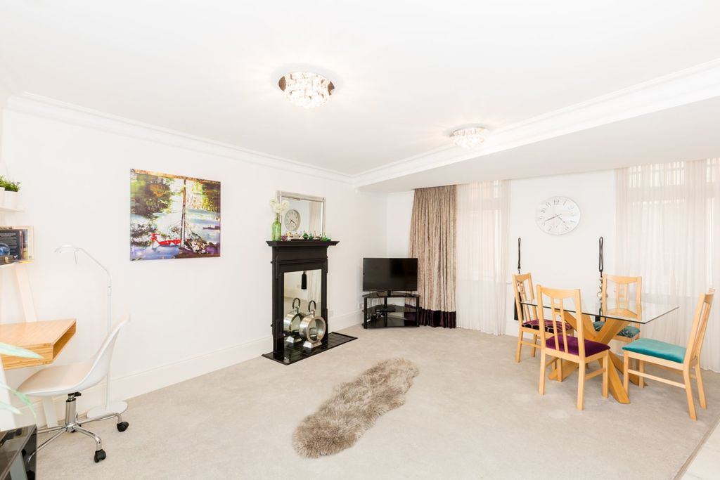 Property photo 2 of 31