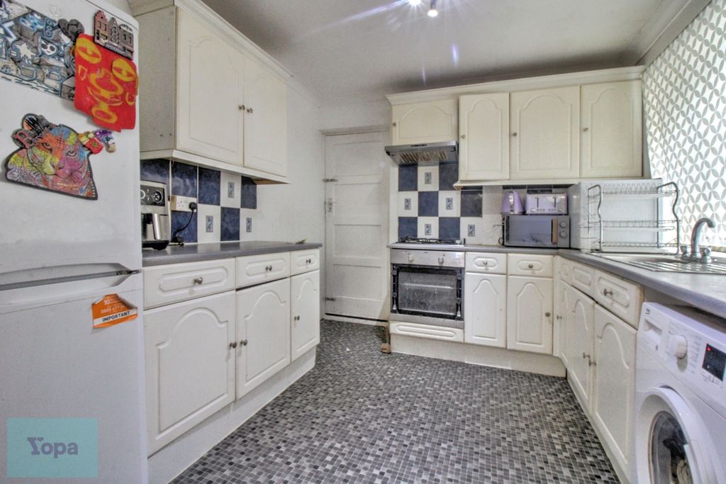 Property photo 3 of 13 B62F6742-Kitchen2