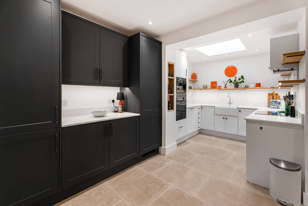 Property photo 2 of 20 Kitchen