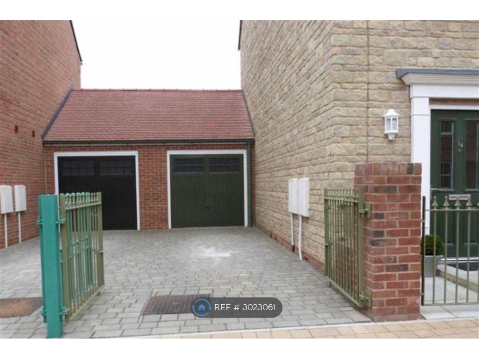 Property photo 2 of 18 Garage And Driveway