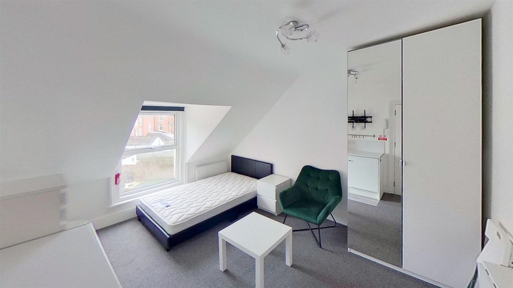 Property photo 2 of 10 Gains-Road-Bedroom.Jpg