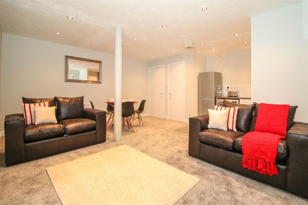 Property photo 2 of 7 Living Room