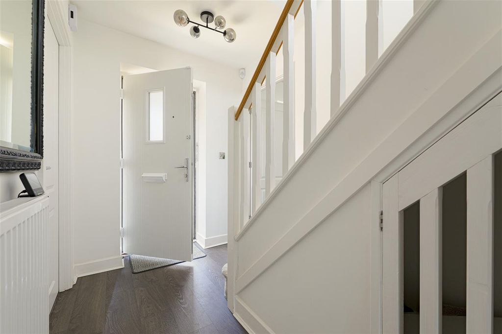 Property photo 3 of 33