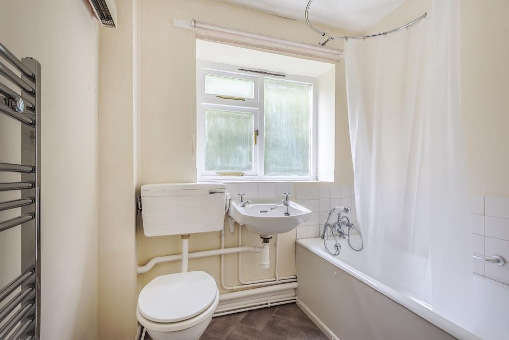 Property photo 3 of 10 Bathroom