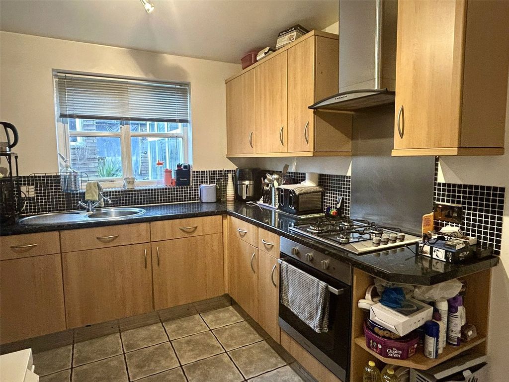 Property photo 3 of 18 Kitchen