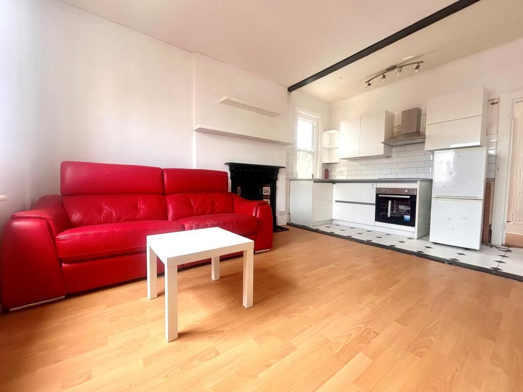 Property photo 2 of 8 Lounge Again Courtlands.Jpeg