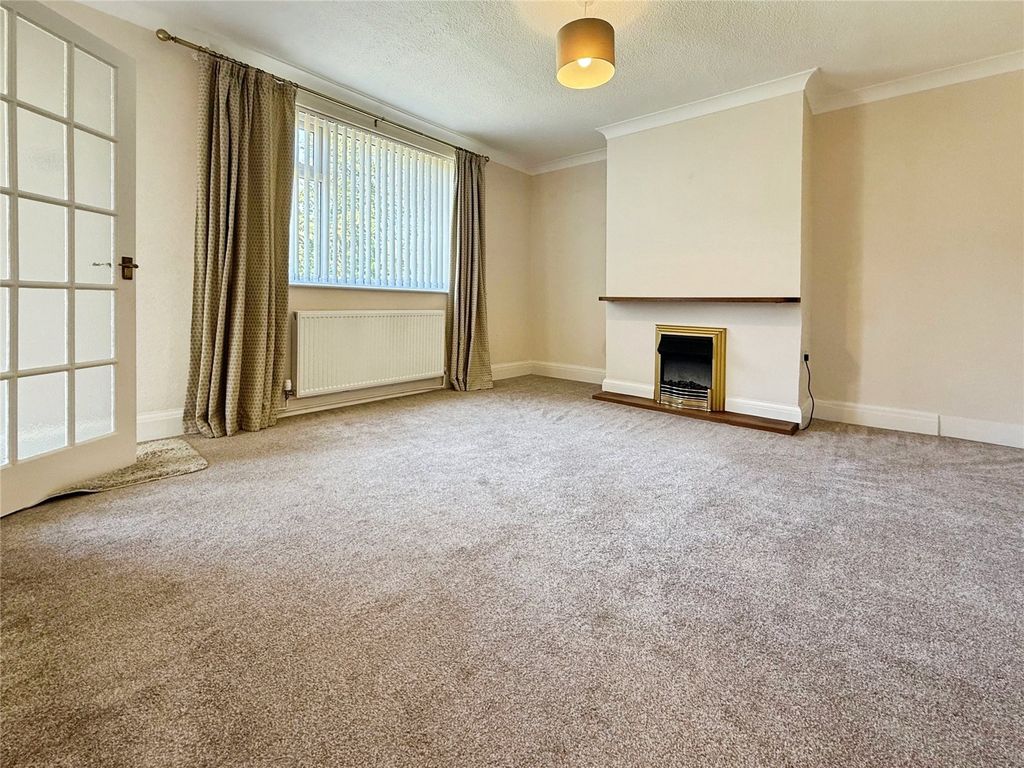 Property photo 2 of 17 Lounge