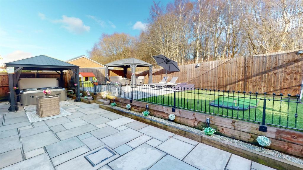 Property photo 2 of 33 Cherwell Avenue Rear Gardem
