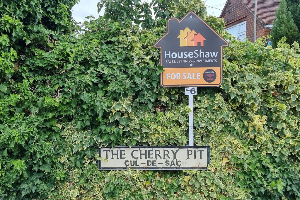 Property photo 2 of 25