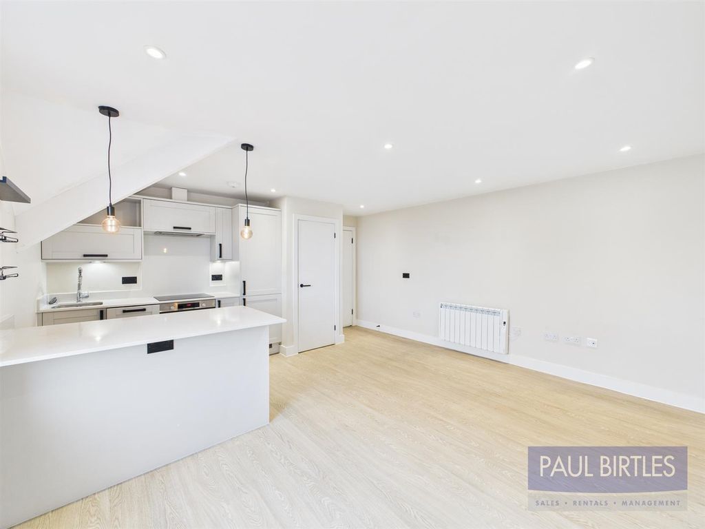 Property photo 2 of 20 Cam04378G0-Pr0248-Still005.Jpg