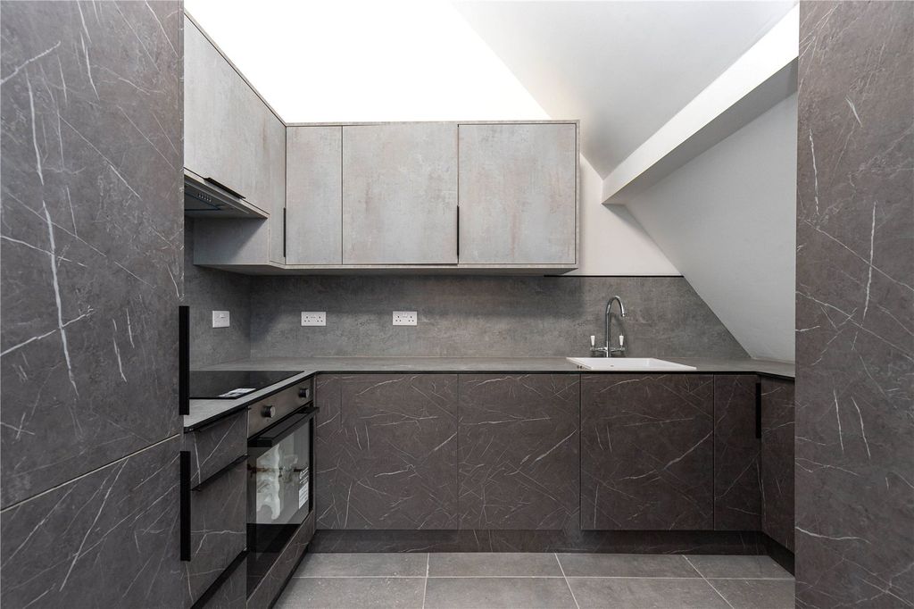 Property photo 2 of 6 Kitchen