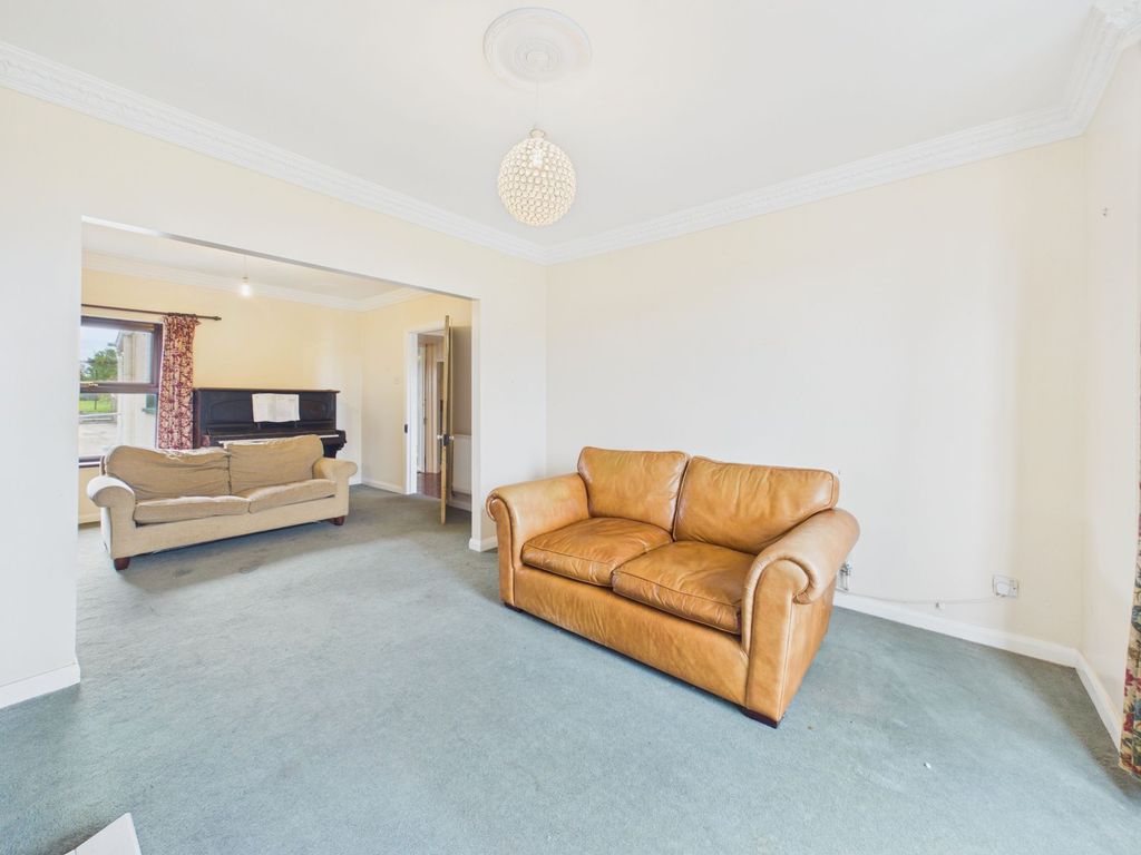 Property photo 2 of 28