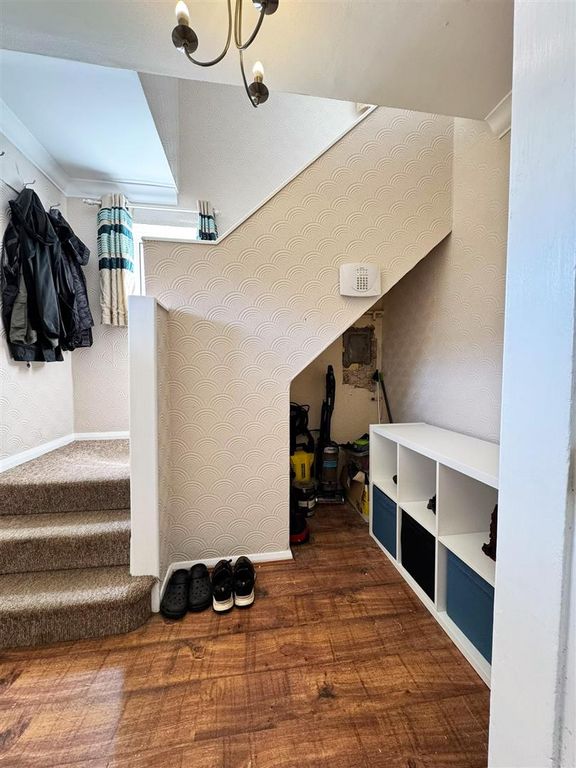 Property photo 3 of 14 Entrance Hall