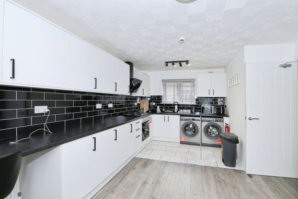 Property photo 2 of 17 Img_2634