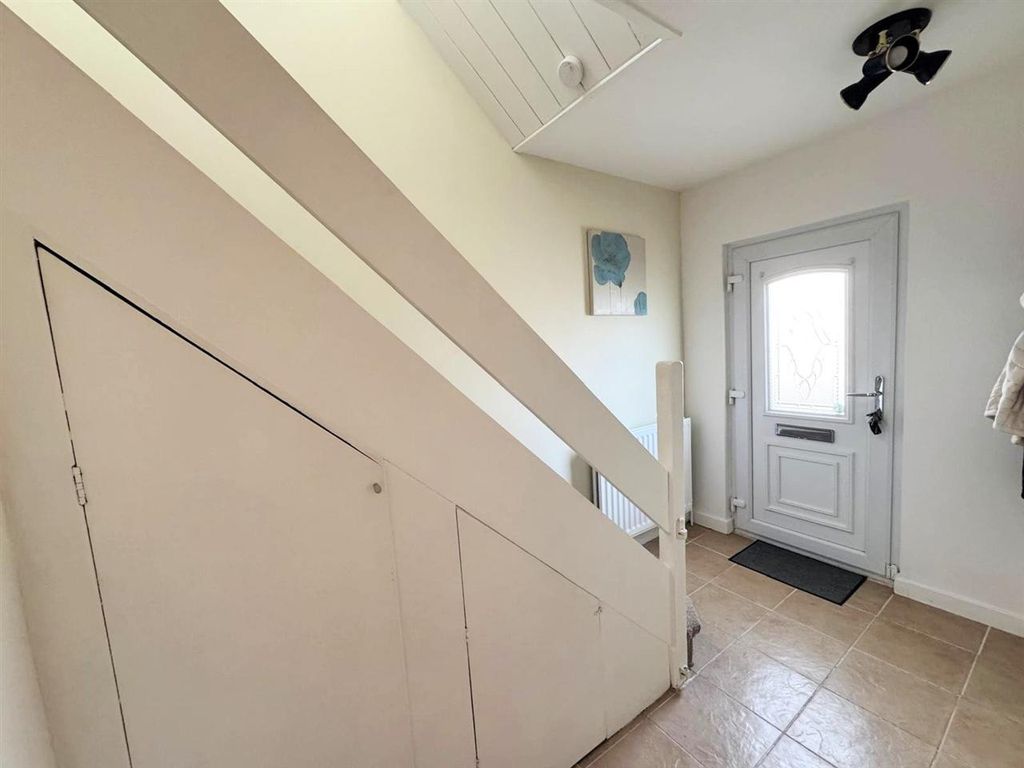Property photo 3 of 15 Entrance Hall