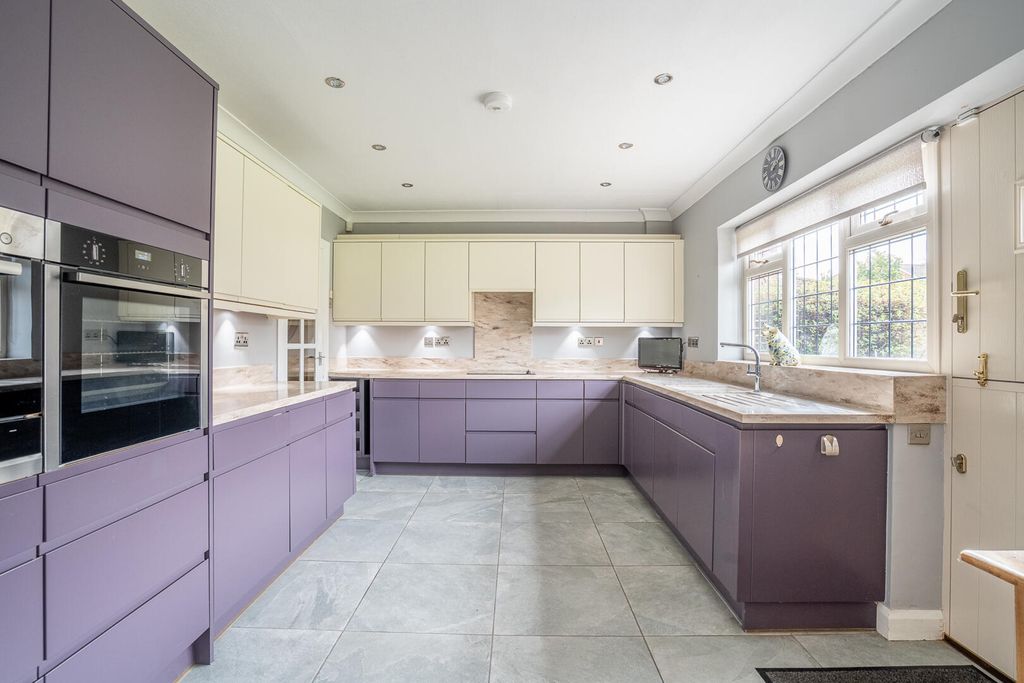 Property photo 2 of 23 Kitchen