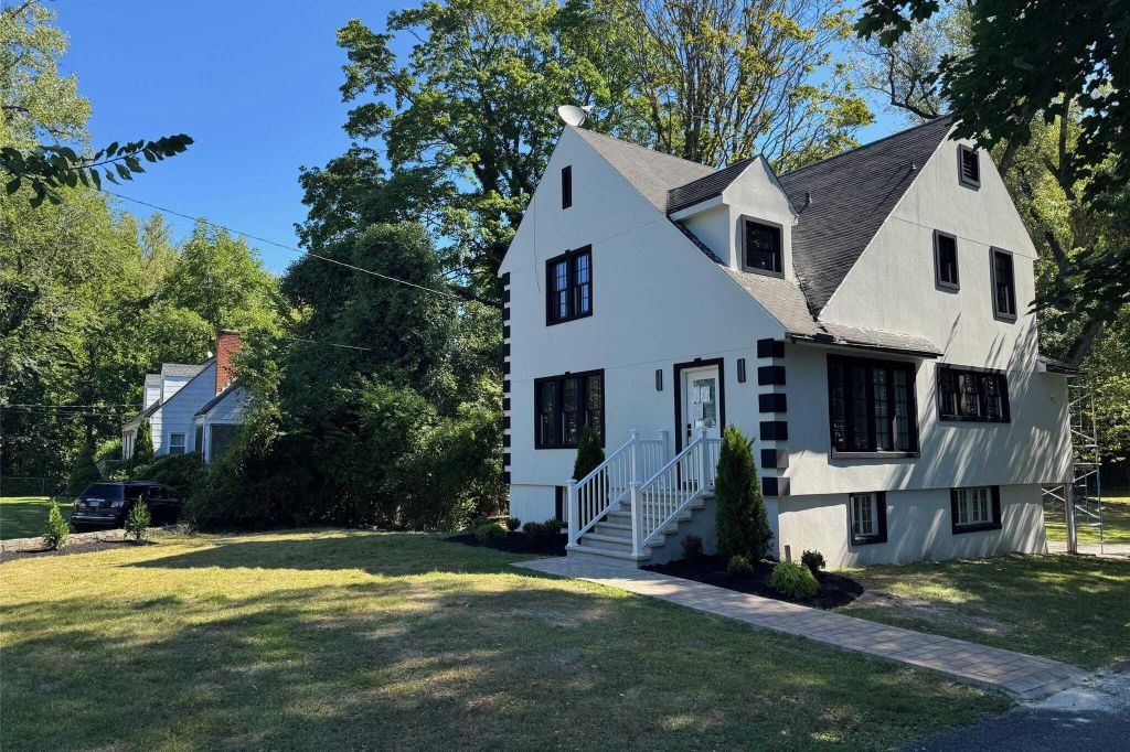 Property photo 1 of 12