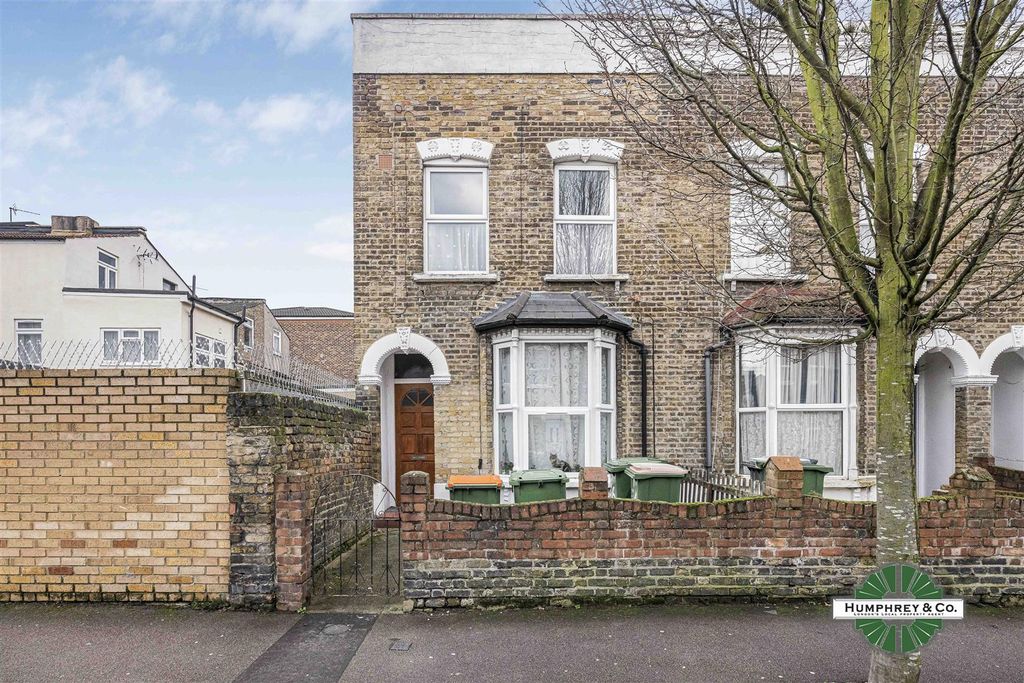 Property photo 1 of 8 56B Leonard Road Forest Gate -009.Jpg