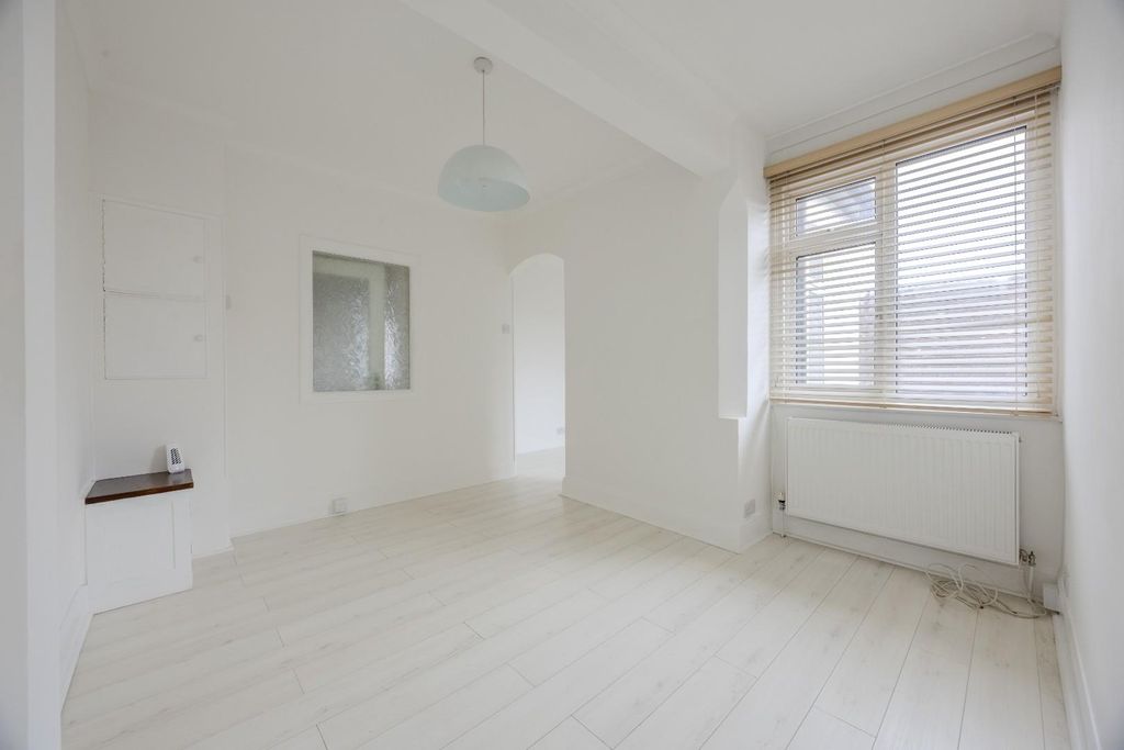 Property photo 2 of 23 Lounge