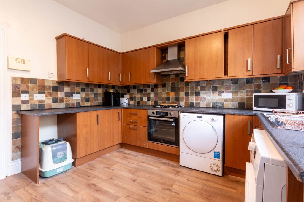 Property photo 3 of 12 Picture No. 11