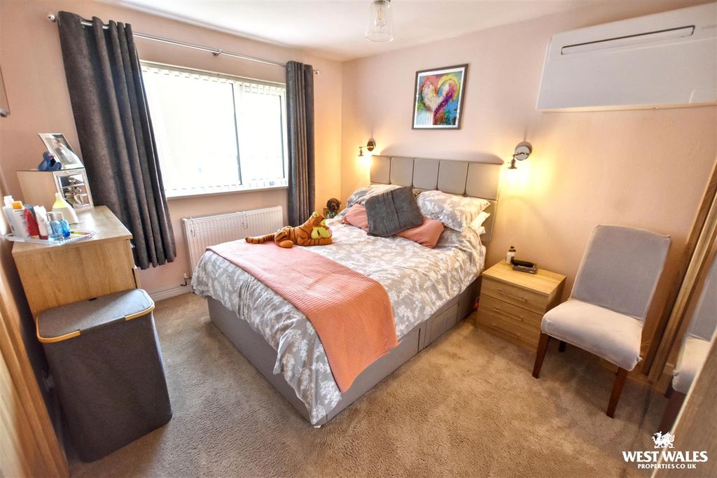 Additional image 6 of 3 bed detached bungalow for saleGateholm Avenue, Milford Haven SA73