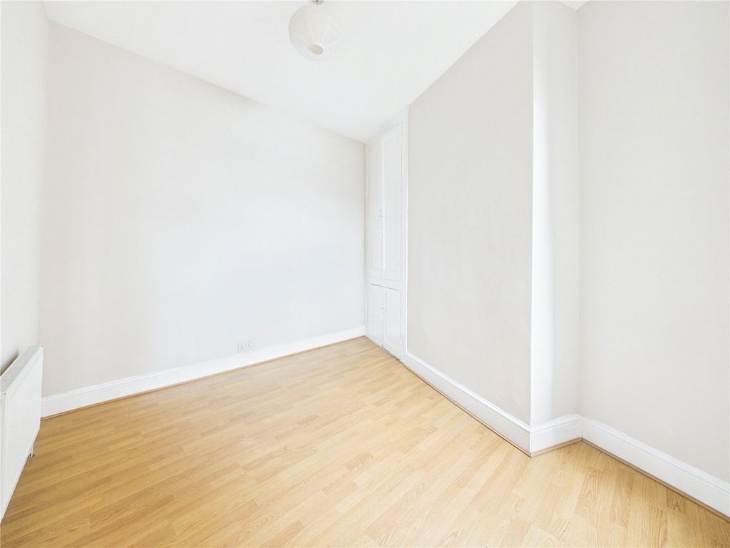 Property photo 2 of 11 Picture No. 24